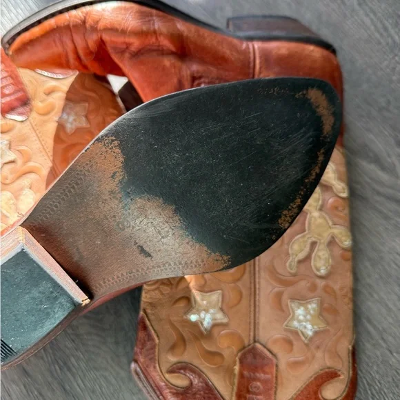 Women's Western Heeled Boots - Brown and Tan with stars - Picture 2 of 3